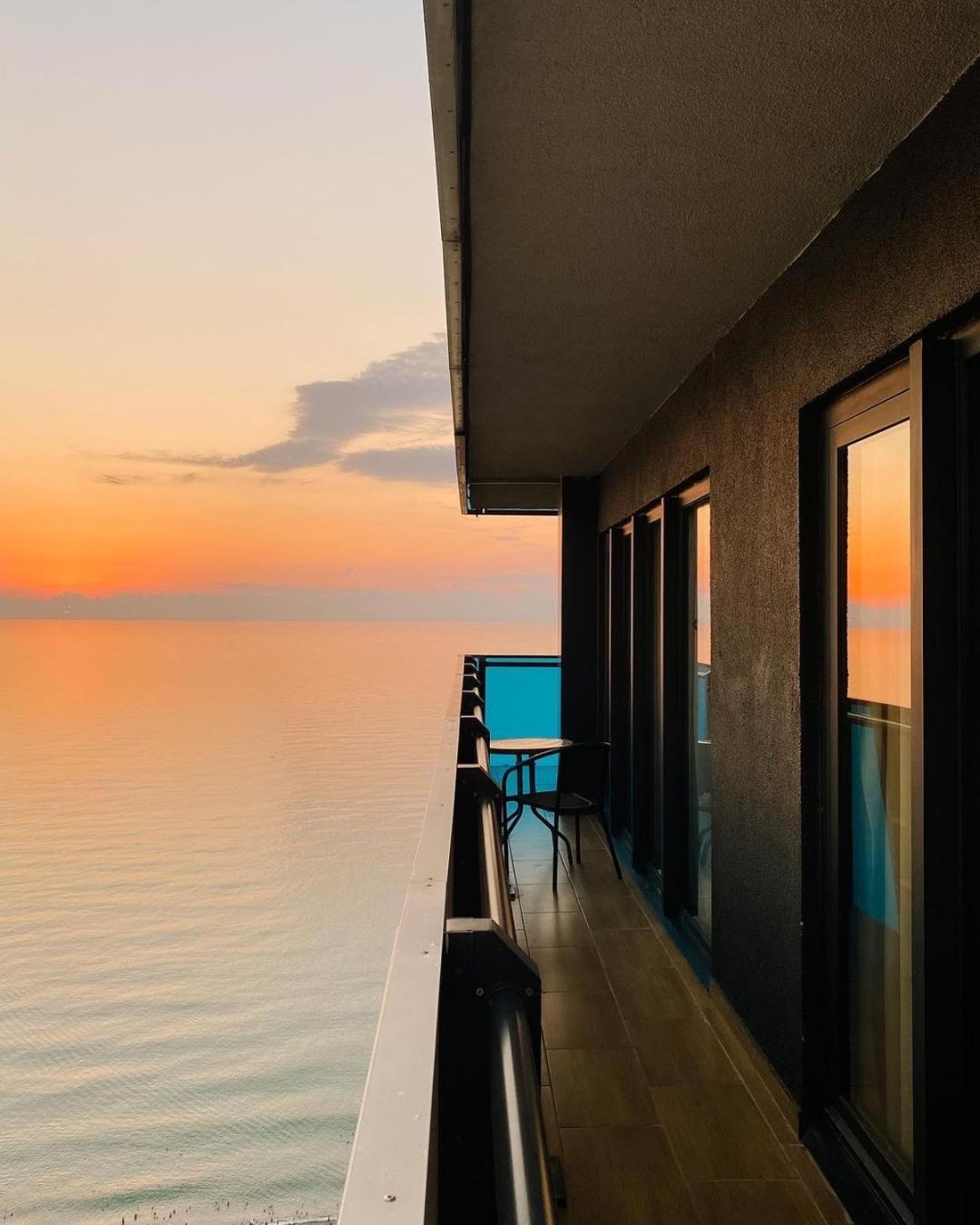 Black Sea Apartment In Orbi City Batumi Zewnętrze zdjęcie